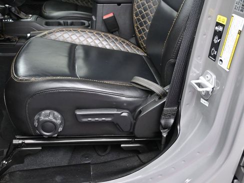 Used 2023 Jeep Wrangler Unlimited Sahara image 12