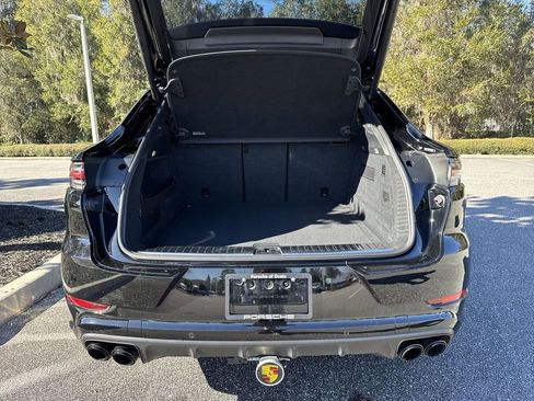 Used 2021 Porsche Cayenne Turbo image 28