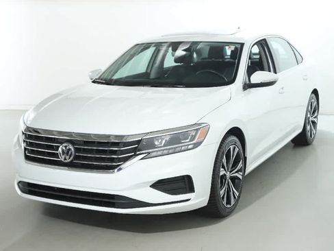 Used 2022 Volkswagen Passat 2.0T SE FWD image 1