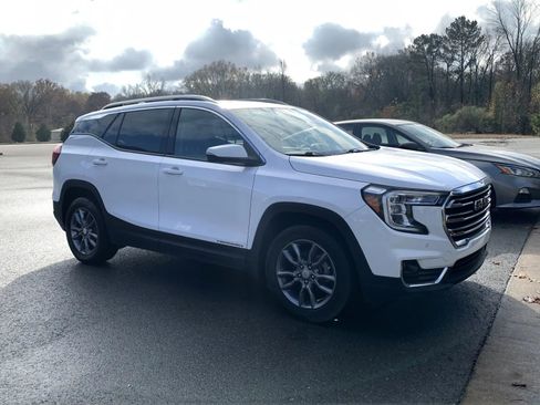 Used 2022 GMC Terrain SLT w/ Infotainment Package II image 1