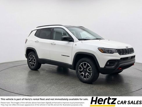 Used 2025 Jeep Compass Trailhawk AWD/4WD image 1