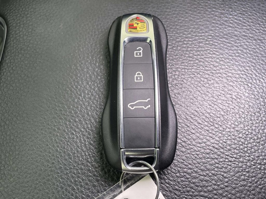Certified 2023 Porsche Cayenne AWD/4WD image 43