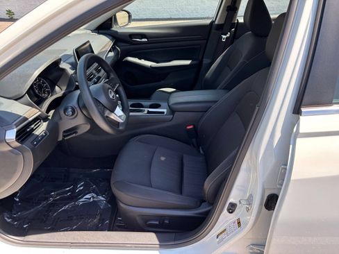 Used 2025 Nissan Altima 2.5 SV FWD image 28
