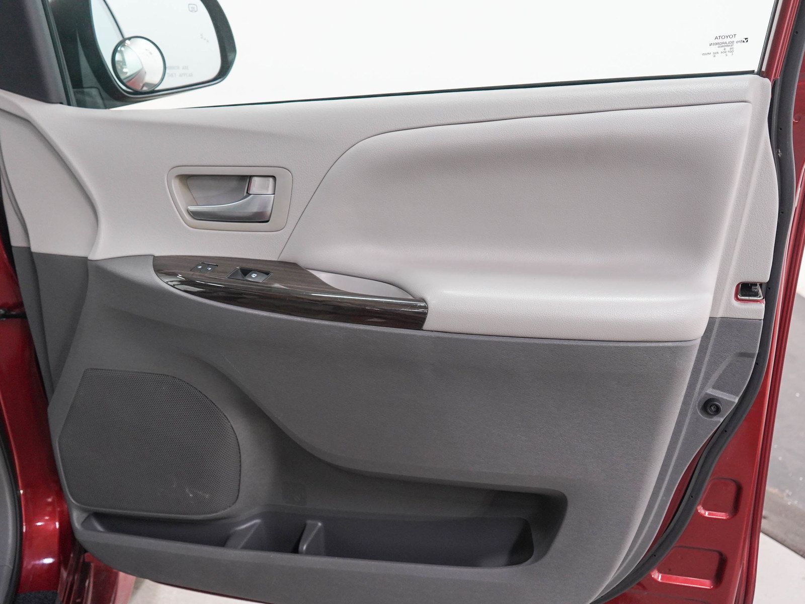 Used 2019 Toyota Sienna XLE FWD image 12