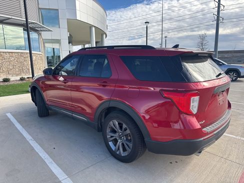 Used 2021 Ford Explorer XLT w/ Equipment Group 202A image 8