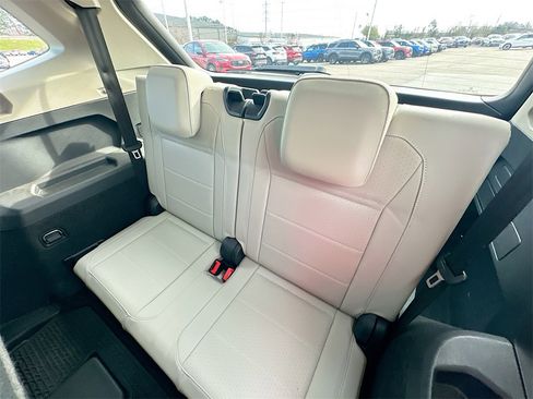 Used 2020 Volkswagen Tiguan SE image 4