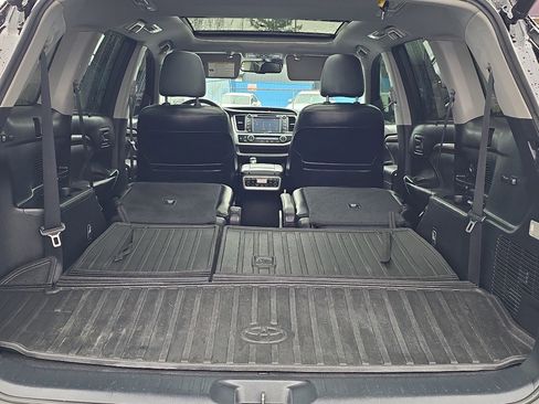 Used 2015 Toyota Highlander Limited Platinum image 10