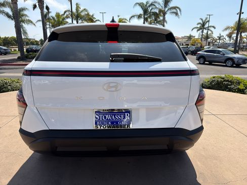 Used 2025 Hyundai Kona SEL FWD image 5