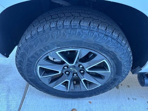 Used 2024 Chevrolet Tahoe Z71 w/ Luxury Package image 21