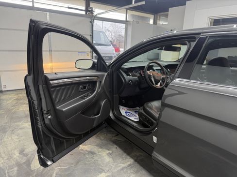 Used 2017 Ford Taurus Limited image 9