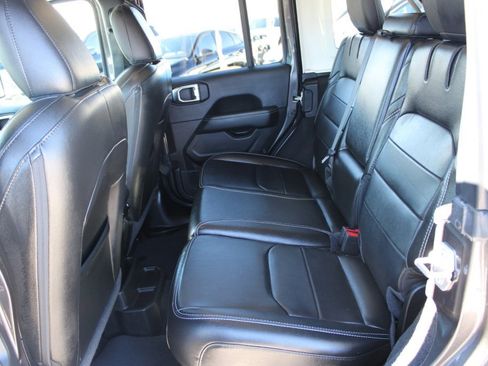 Used 2023 Jeep Wrangler Unlimited Sahara image 26