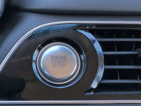 Used 2023 Genesis G70 2.0T image 27