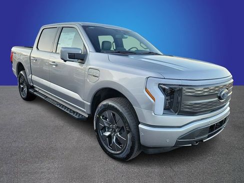 New 2023 Ford F150 Lightning Lariat w/ Max Trailer Tow Package image 2