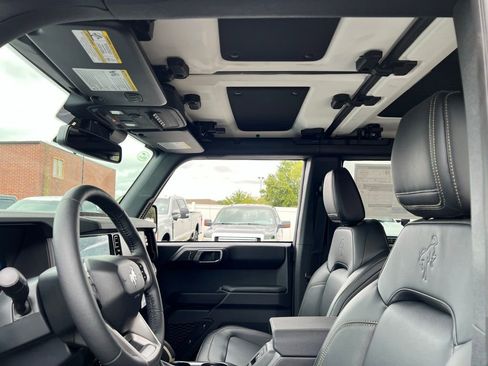 New 2025 Ford Bronco Badlands image 12