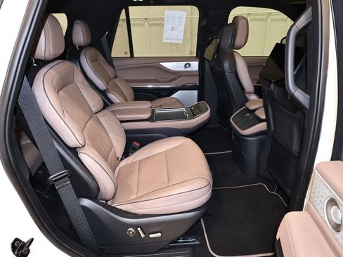 Used 2025 Lincoln Navigator Black Label image 22