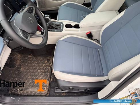 Used 2025 Volkswagen Jetta SE w/ Sunroof Package FWD image 13