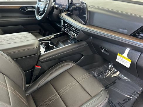 Used 2026 Chevrolet Tahoe High Country AWD/4WD image 21