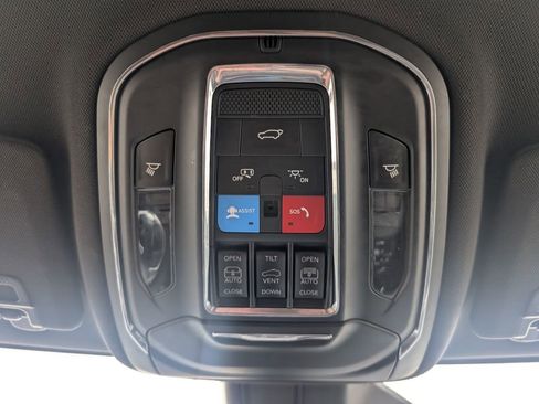 Used 2024 Jeep Grand Cherokee L Limited w/ Luxury Tech Group II image 21