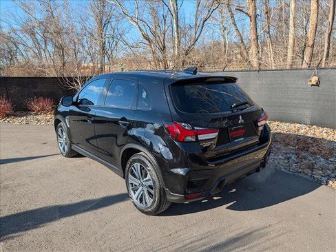 Used 2024 Mitsubishi Outlander Sport SE image 3