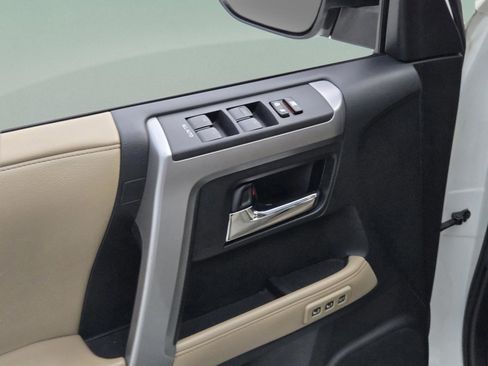 Used 2017 Toyota 4Runner Limited RWD image 8