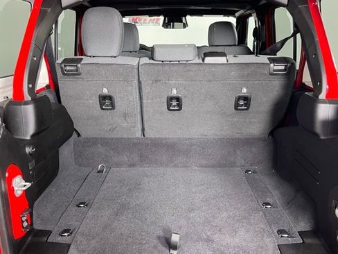 Used 2025 Jeep Wrangler Unlimited Sahara image 24