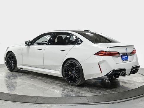 Used 2025 BMW M5 w/ Carbon Package image 4