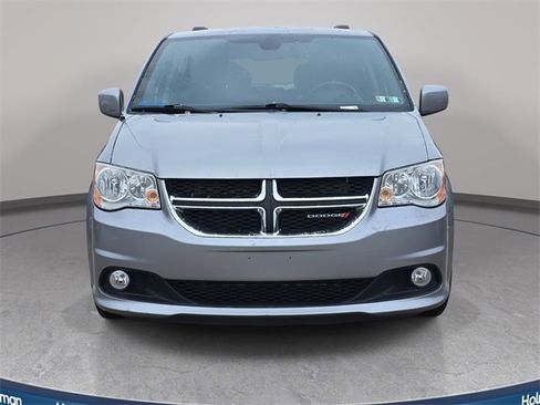 Used 2019 Dodge Grand Caravan SXT image 3