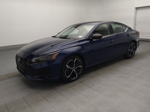 Used 2024 Nissan Altima 2.5 SR FWD image 2