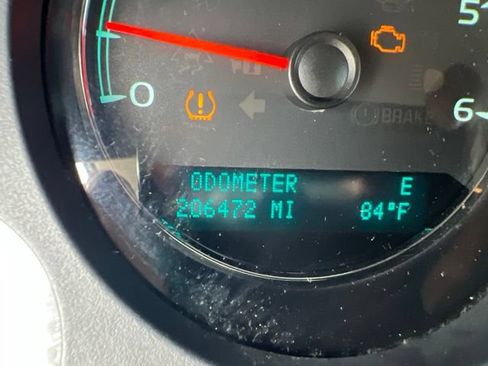 Used 2009 Chevrolet Suburban LT RWD image 12