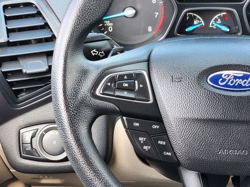 Used 2017 Ford Escape SE image 25