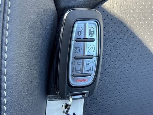 New 2026 Chrysler Pacifica Select image 42