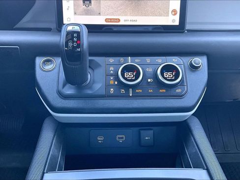 Used 2023 Land Rover Defender 110 X-Dynamic SE AWD/4WD image 24