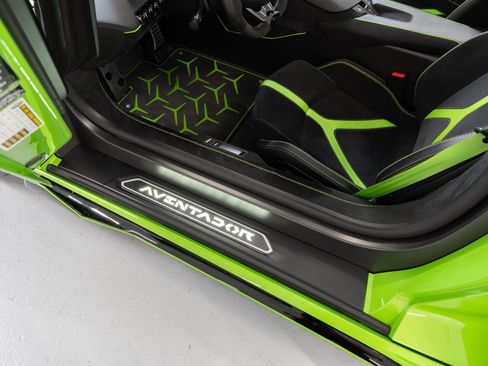 Used 2021 Lamborghini Aventador SVJ AWD/4WD image 24