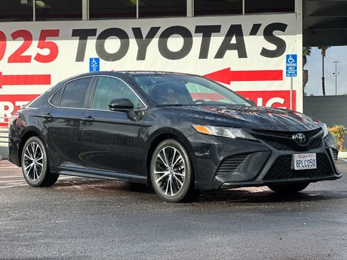Used 2020 Toyota Camry SE image 8
