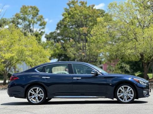 Used 2017 INFINITI Q70 L 3.7 AWD/4WD image 4