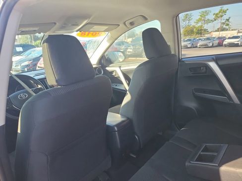 Used 2018 Toyota RAV4 LE image 10