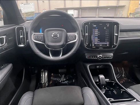 Used 2023 Volvo XC40 Recharge Ultimate w/ Protection Package Premier image 8