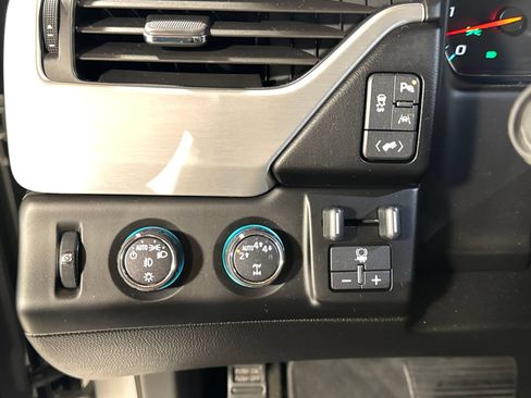 Used 2017 GMC Yukon SLT w/ HD Trailering Package AWD/4WD image 29