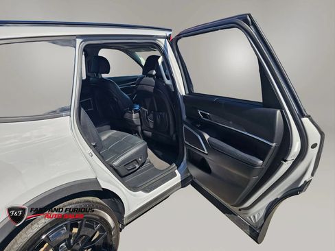 Used 2022 Kia Telluride EX w/ EX Premium Package AWD/4WD image 12