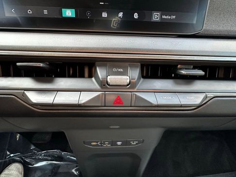 Used 2024 Kia EV9 Light Long Range RWD image 28