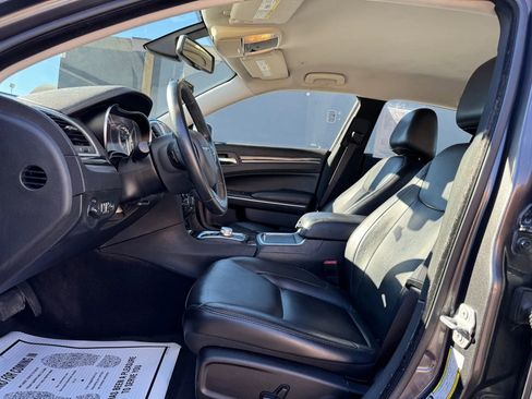 Used 2017 Chrysler 300 Limited image 11
