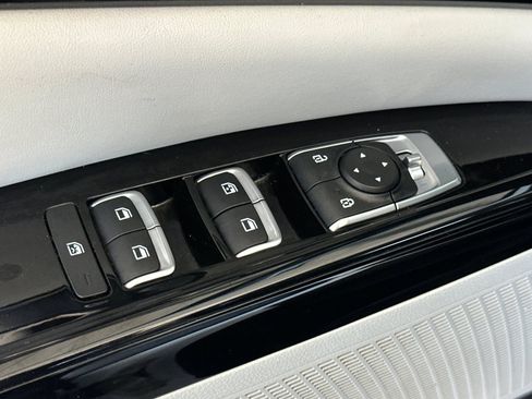 Used 2024 Kia Carnival EX FWD image 13