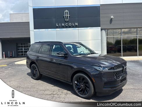 New 2026 Lincoln Navigator Reserve w/ Jet Appearance Package AWD/4WD image 1