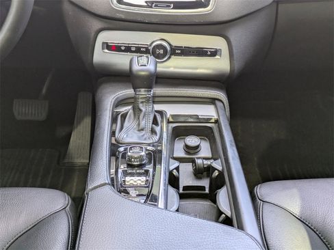 Used 2018 Volvo XC90 T6 Momentum image 23