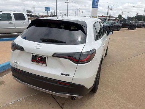 Used 2024 Honda HR-V Sport image 11