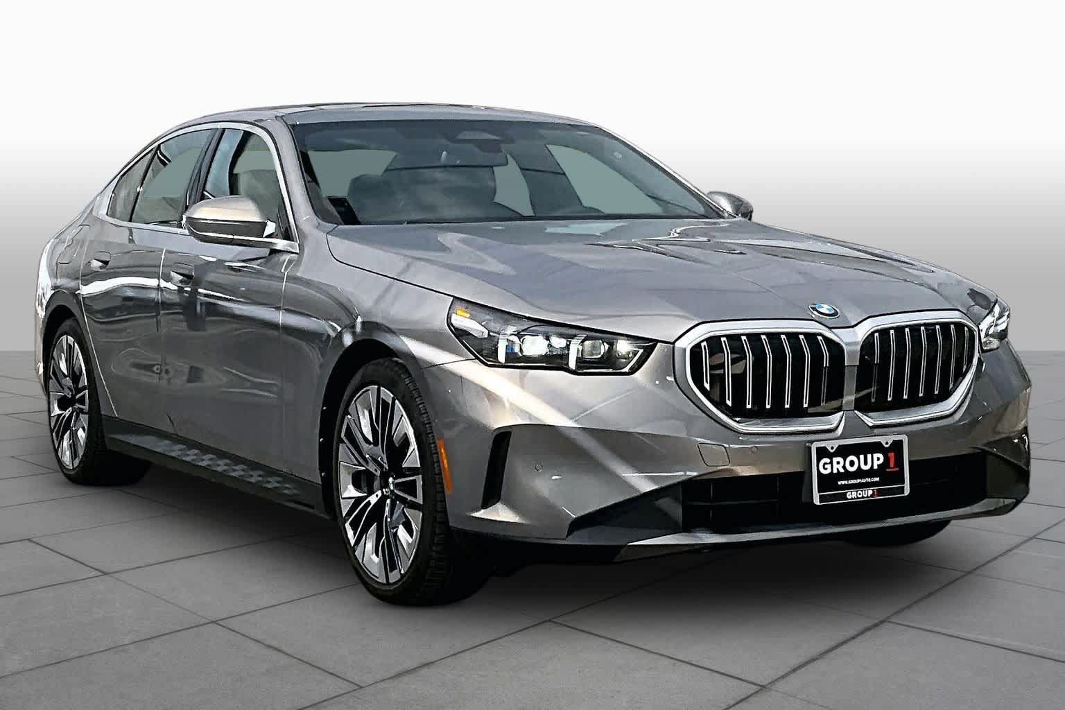Used 2025 BMW 530i w/ Premium Package RWD image 3
