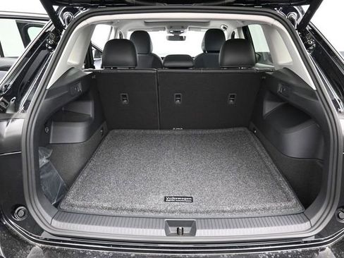 New 2026 Volkswagen Tiguan SE image 12