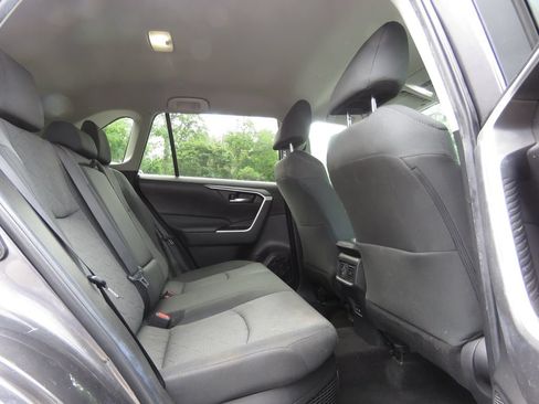 Used 2022 Toyota RAV4 XLE AWD/4WD image 15