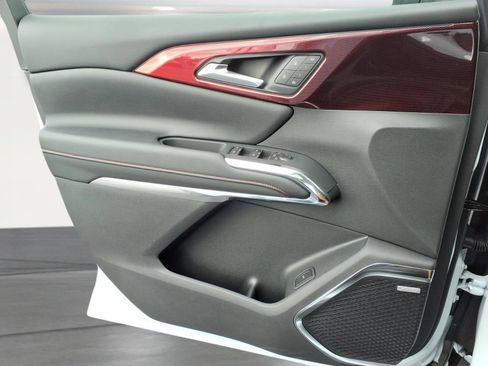 New 2026 Chevrolet Traverse RS w/ LPO, Floor Liner Package AWD/4WD image 18