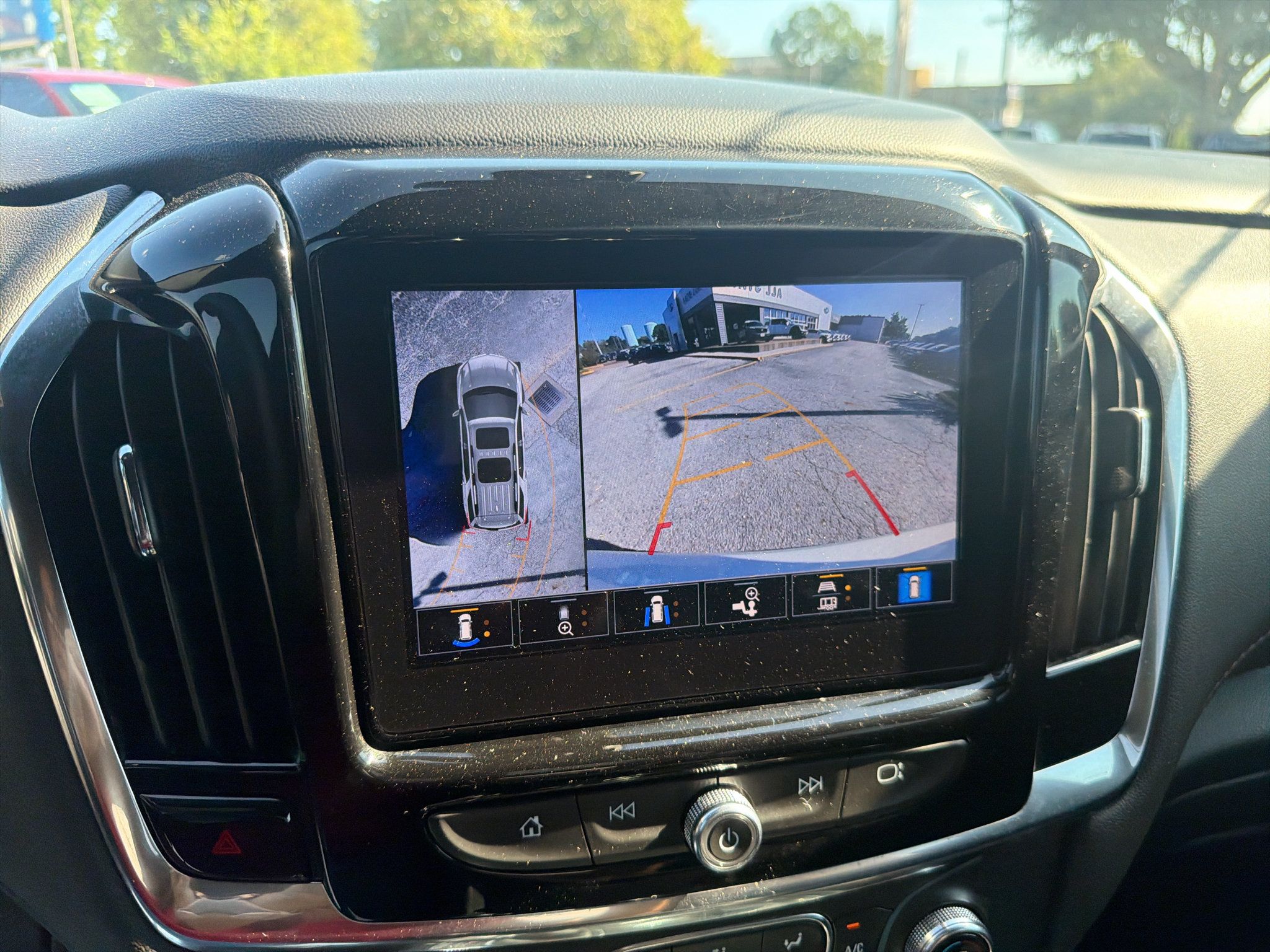 Used 2023 Chevrolet Traverse RS FWD image 30